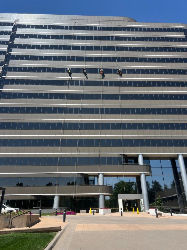 Braddy highrise rope access team